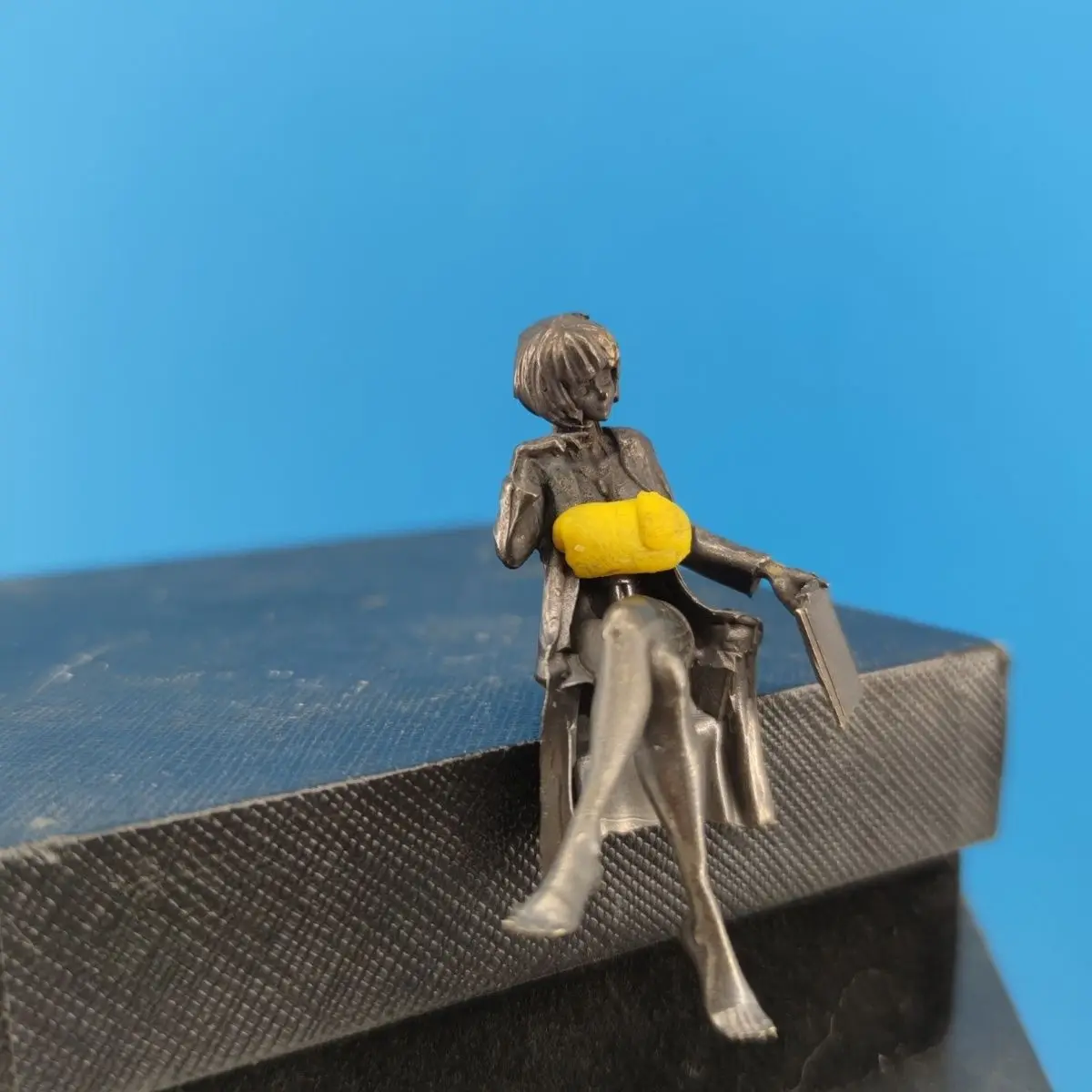 Escultura de médico femenino d - Medical Lab Officer reseña y precio