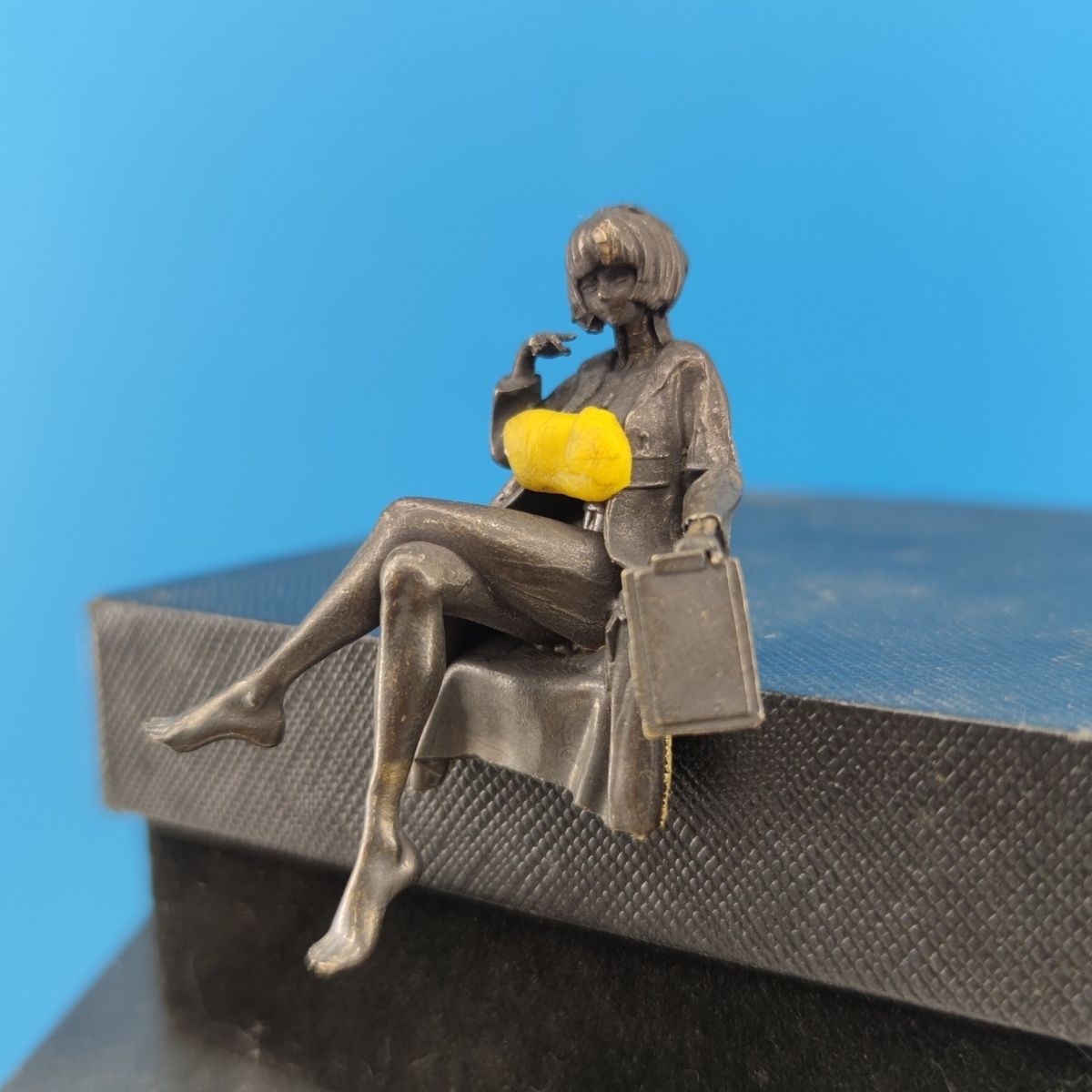 Escultura de médico femenino d - Medical Lab Officer reseña y precio
